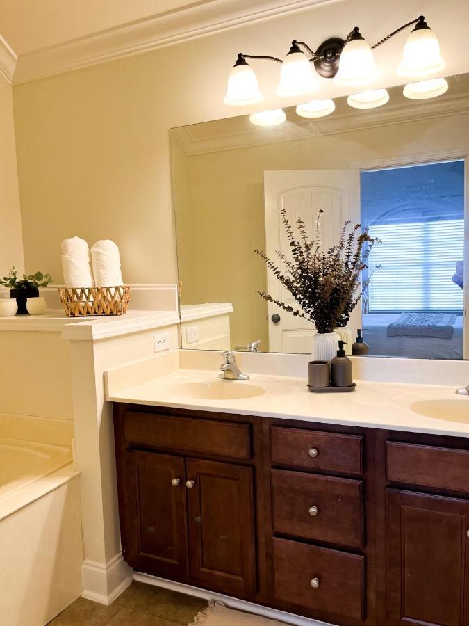 Lovely Townhouse! Auburn Bagian luar foto