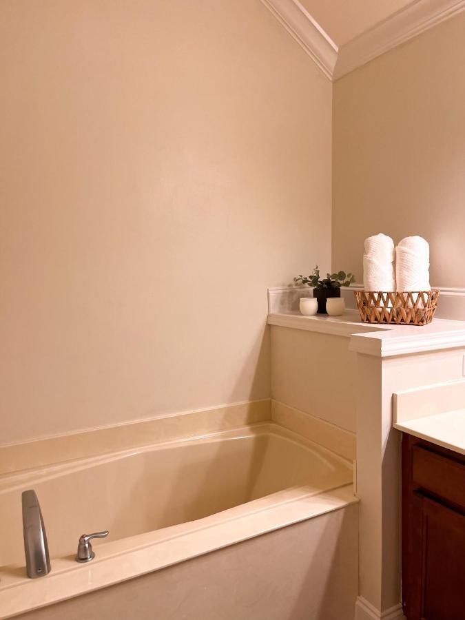 Lovely Townhouse! Auburn Bagian luar foto